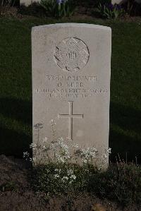 Coxyde Military Cemetery - Kerr, D