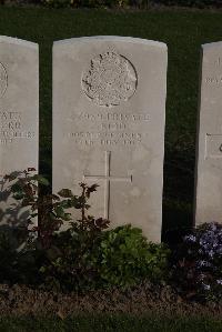 Coxyde Military Cemetery - Kidd, J