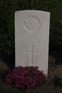 Coxyde Military Cemetery - King, Albert George