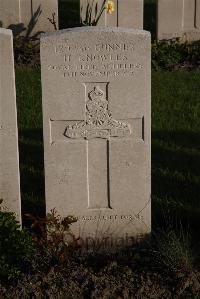 Coxyde Military Cemetery - Knowles, Harry