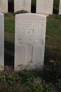 Coxyde Military Cemetery - Lake, G