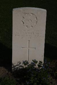 Coxyde Military Cemetery - Laughland, G T