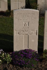 Coxyde Military Cemetery - Leachman, C