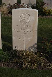 Coxyde Military Cemetery - Lee, F