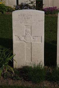 Coxyde Military Cemetery - Lee, Robert