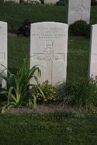 Coxyde Military Cemetery - Levett, F