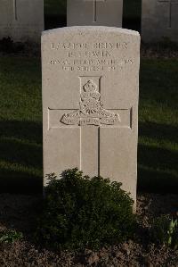 Coxyde Military Cemetery - Lewin, E