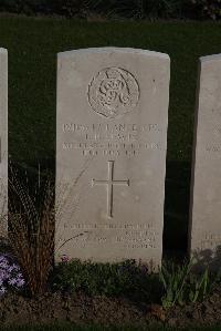 Coxyde Military Cemetery - Lewis, Leonard Herbert