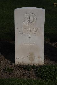 Coxyde Military Cemetery - Lockhart, R F