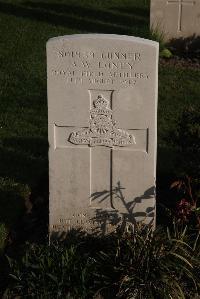 Coxyde Military Cemetery - Loney, Arthur William