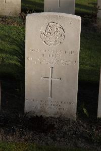 Coxyde Military Cemetery - Lunn, H