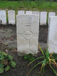 Coxyde Military Cemetery - Morris, Thomas James