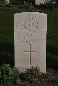 Coxyde Military Cemetery - MacKie, J