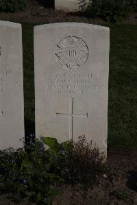 Coxyde Military Cemetery - MacLeod, David