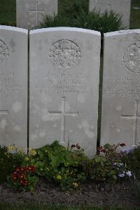 Coxyde Military Cemetery - Maguire, W