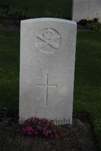 Coxyde Military Cemetery - Markham, Harry