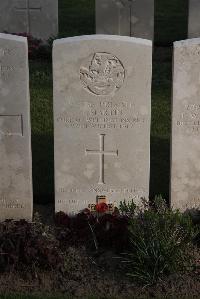 Coxyde Military Cemetery - Martin, Thomas