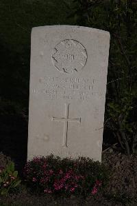 Coxyde Military Cemetery - McCulloch, William