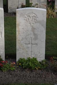 Coxyde Military Cemetery - McKenzie, Martin