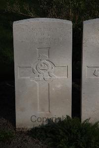 Coxyde Military Cemetery - Mee, J