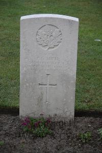 Coxyde Military Cemetery - Miell, Fredrick George