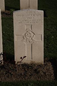 Coxyde Military Cemetery - Mills, E