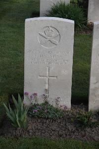 Coxyde Military Cemetery - Mills, N H V