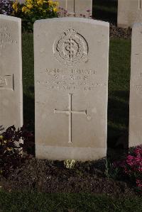 Coxyde Military Cemetery - Moon, W F