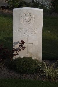 Coxyde Military Cemetery - Moore, George Harwood