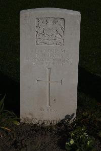 Coxyde Military Cemetery - Moores, Percy