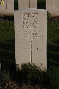 Coxyde Military Cemetery - Morris, David