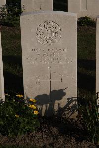 Coxyde Military Cemetery - Morris, V