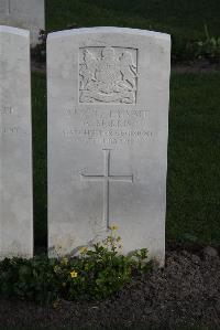 Coxyde Military Cemetery - Morris, W