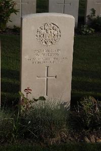 Coxyde Military Cemetery - Morrow, William