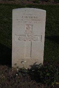 Coxyde Military Cemetery - Motroni, John