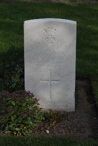 Coxyde Military Cemetery - Neil, Gilbert Bingham