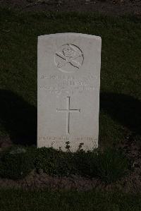 Coxyde Military Cemetery - Nuthall, J C