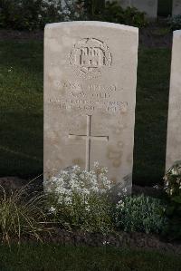 Coxyde Military Cemetery - Old, A W