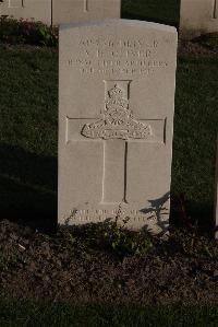 Coxyde Military Cemetery - Oliver, Arthur Edward