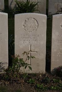 Coxyde Military Cemetery - Osborne, G H