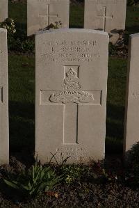 Coxyde Military Cemetery - Osborne, Royston