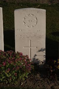 Coxyde Military Cemetery - Oxtoby, S