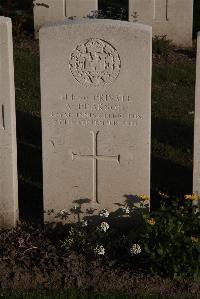 Coxyde Military Cemetery - Pearson, A