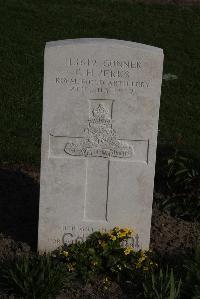 Coxyde Military Cemetery - Perks, Charles Henry