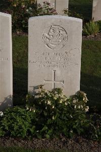 Coxyde Military Cemetery - Pickering, H