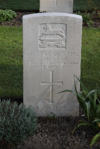 Coxyde Military Cemetery - Pickles, F