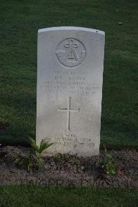 Coxyde Military Cemetery - Pitson, Frederick Richard