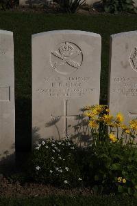 Coxyde Military Cemetery - Pitt, Frederick Blanchett