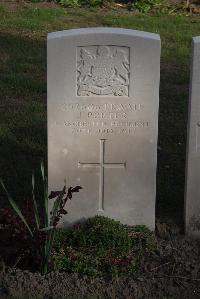 Coxyde Military Cemetery - Porter, John