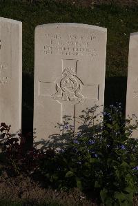 Coxyde Military Cemetery - Potter, R H